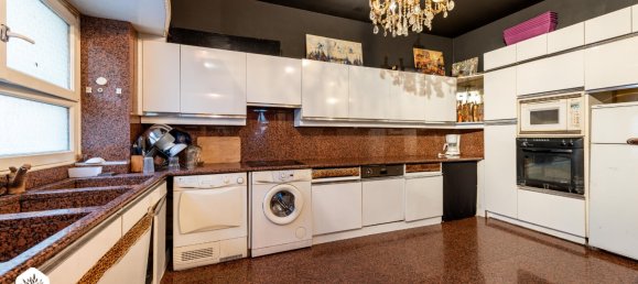 4 bedrooms Apartment in Paris, France No. 179888 3