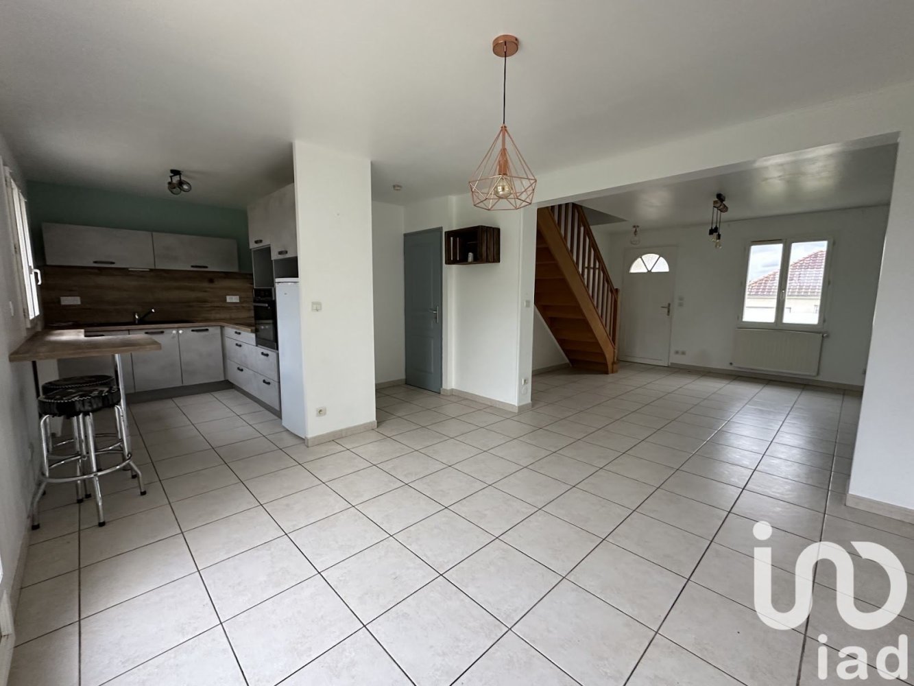 Дом с 4 комнатами в Бурж, Франция № 45658