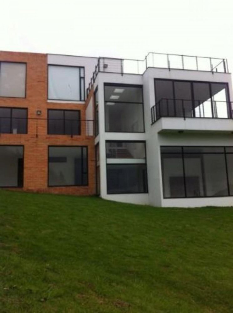 Casa de 3 dormitorios en Cundinamarca, Colombia No. 4405