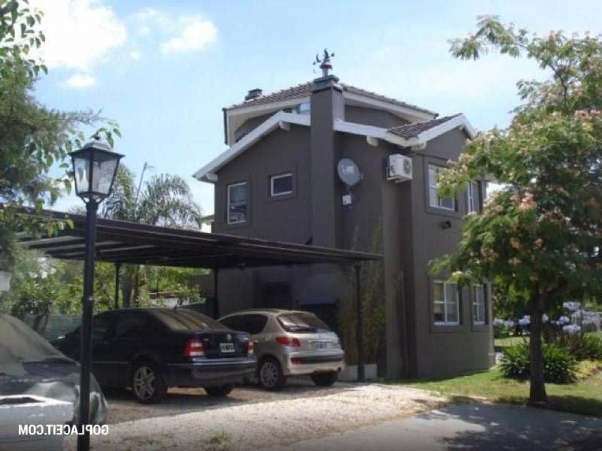 3 bedrooms House in Malvinas Argentinas, Argentina No. 72527