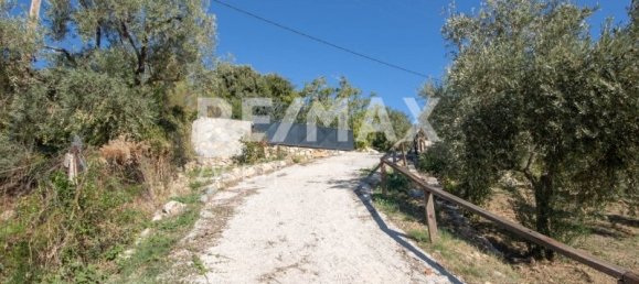 Коммерческая недвижимость с 4 спальнями в Магнисия, Греция № 8412 4