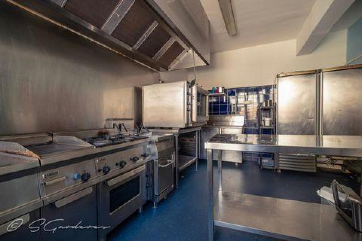 Oficina en Pau, France 133 m² No. 17991