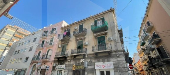 2-salle Appartement à Bari, Italy No. 27130 3