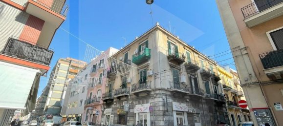 2-salle Appartement à Bari, Italy No. 27130 6