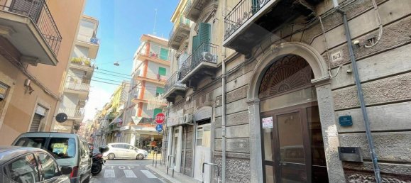 2-salle Appartement à Bari, Italy No. 27130 2
