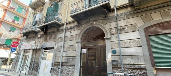 2-salle Appartement à Bari, Italy No. 27130 4