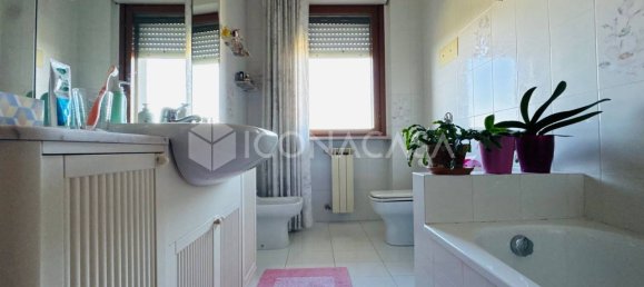 6 rooms Apartment in Pescara, Italy No. 24894 19