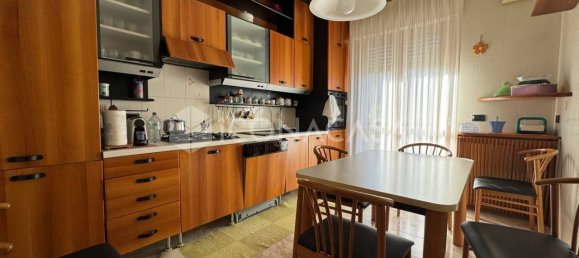 6 rooms Apartment in Pescara, Italy No. 24894 3