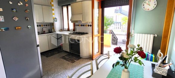 8 rooms House in Spoltore, Italy No. 29345 5