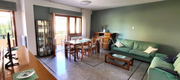 8 rooms House in Spoltore, Italy No. 29345 3