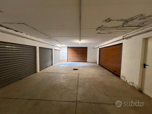Garage in Elmas, Italy 10m², Nr. 288899