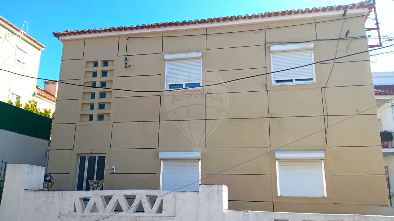 4 غرف نوم منزل في Almada, Portugal رقم 163609