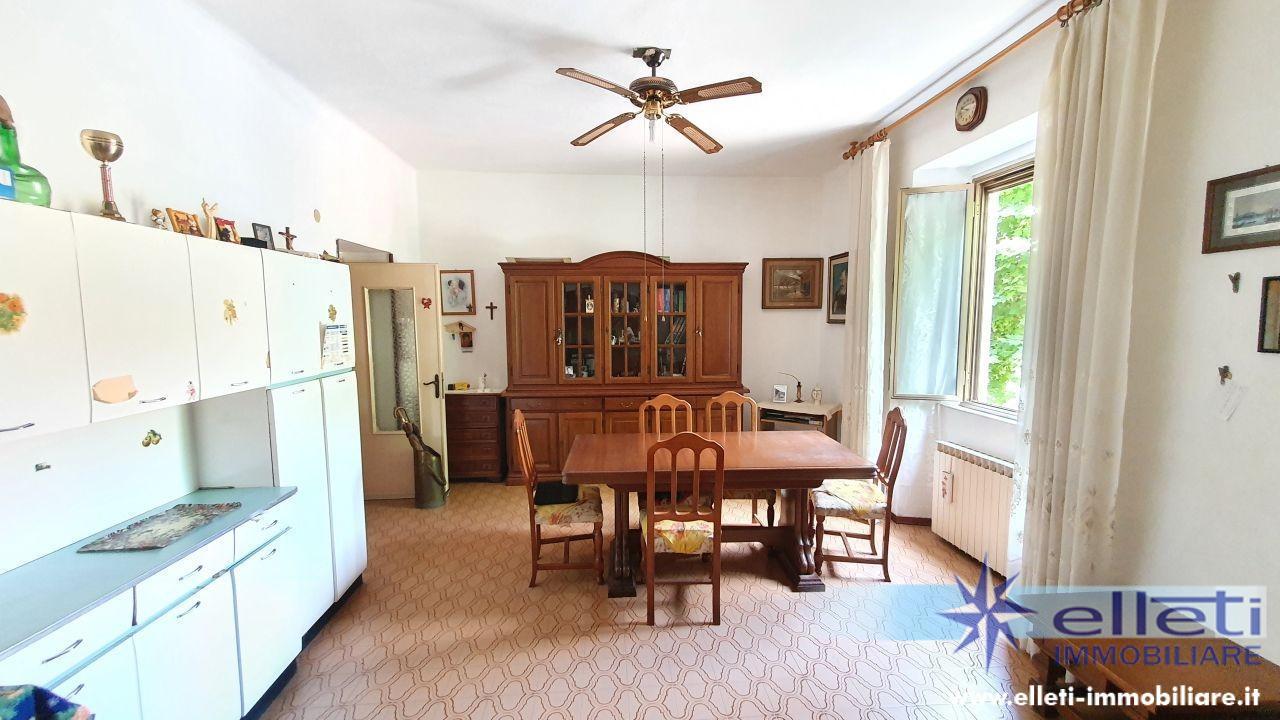 4 rooms Apartment in Massa, Italy No. 237622