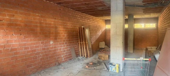 80m² Commercial property in Leon, Spain No. 88988 3