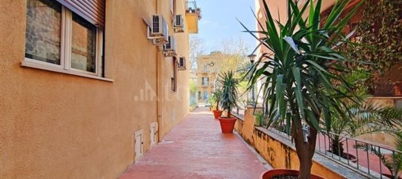 5 rooms Apartment in Palermo, Italy No. 52253 2
