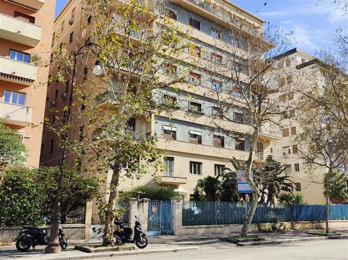 5 rooms Apartment in Palermo, Italy No. 52253