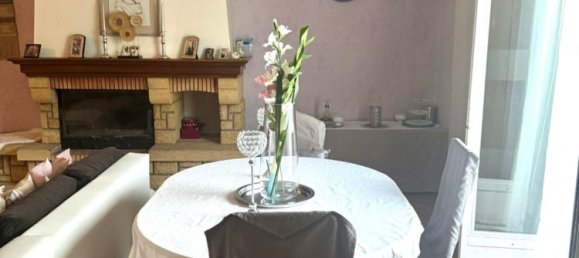 Apartamento de 3 dormitorios en Le Chambon-Feugerolles, France No. 197912 12