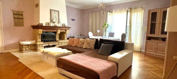 Apartamento de 3 dormitorios en Le Chambon-Feugerolles, France No. 197912 10