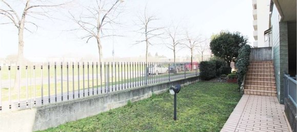 4 rooms Apartment in Dalmine, Italy No. 54790 4