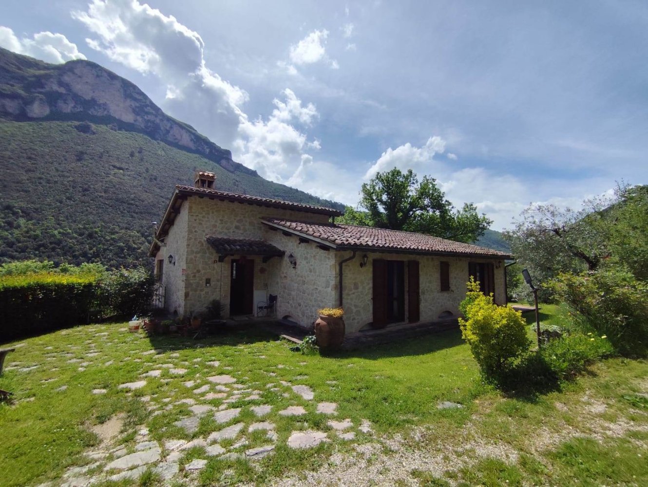 14 rooms House in Ferentillo, Italy No. 286691