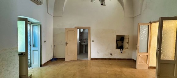 5 Schlafzimmer Haus in Ortelle, Italy, Nr. 369810 2