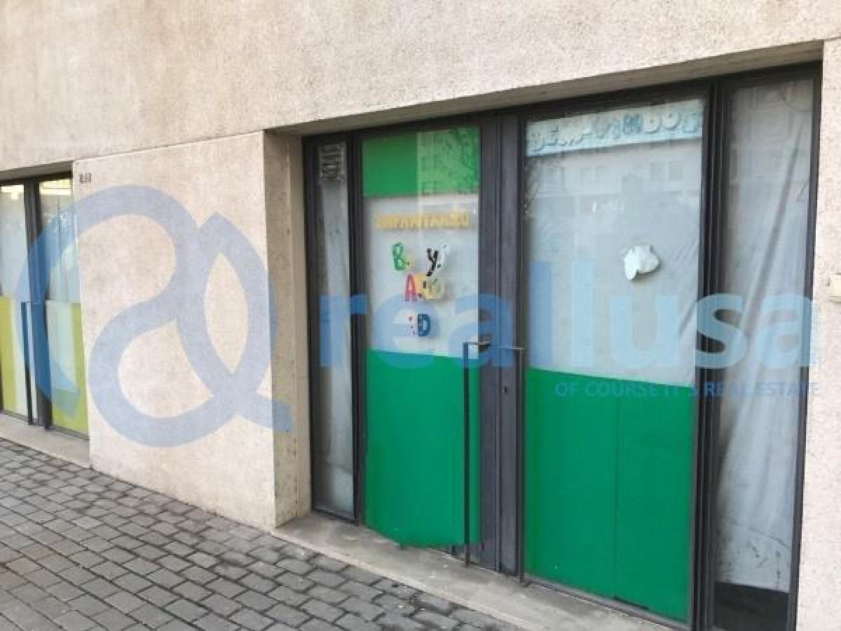  محل تجاري في Porto, Portugal 309متر مربع رقم 8196