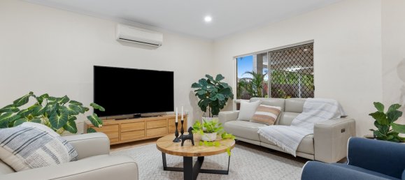 3 bedrooms House in Redlynch, Australia No. 98 7