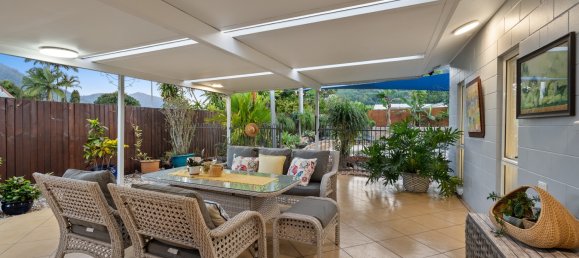 3 bedrooms House in Redlynch, Australia No. 98 4