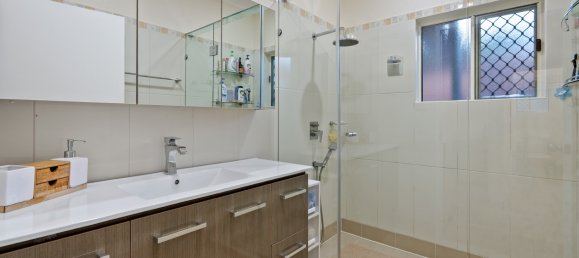 3 bedrooms House in Redlynch, Australia No. 98 11