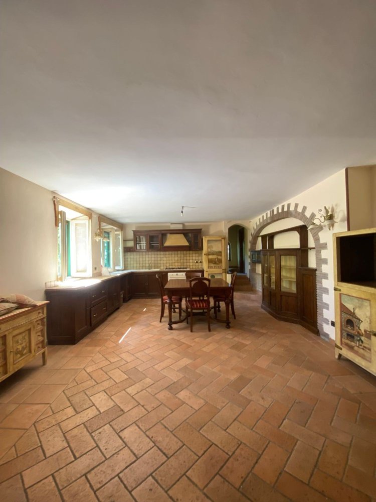 Villa de 6 dormitorios en Passignano sul Trasimeno, Italy No. 377496