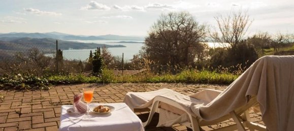 9 rooms Villa in Passignano sul Trasimeno, Italy No. 55660 11
