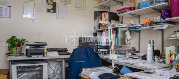 Дом с 5 комнатами в Фано, Италия № 36758 16