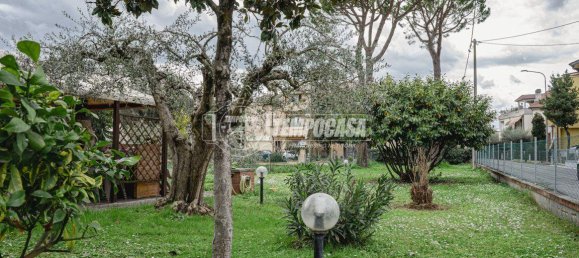 Дом с 5 комнатами в Фано, Италия № 36758 2