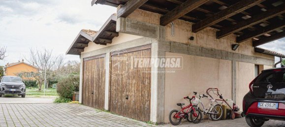 Дом с 5 комнатами в Фано, Италия № 36758 3