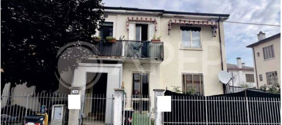 2 bedrooms Apartment in Padua, Italy No. 302300 2