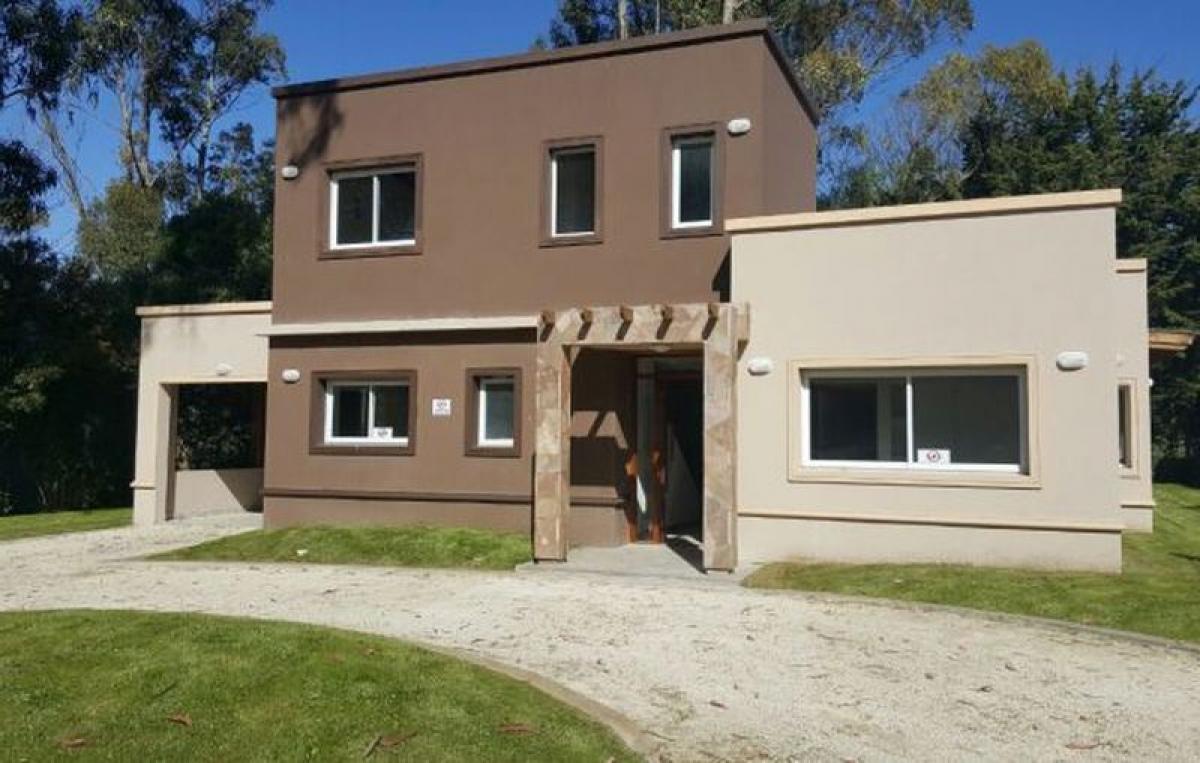4 bedrooms House in Mar del Plata, Argentina No. 82559