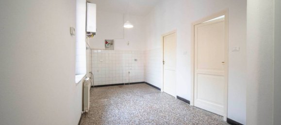 2 bedrooms Apartment in Genoa, Italy No. 291695 4