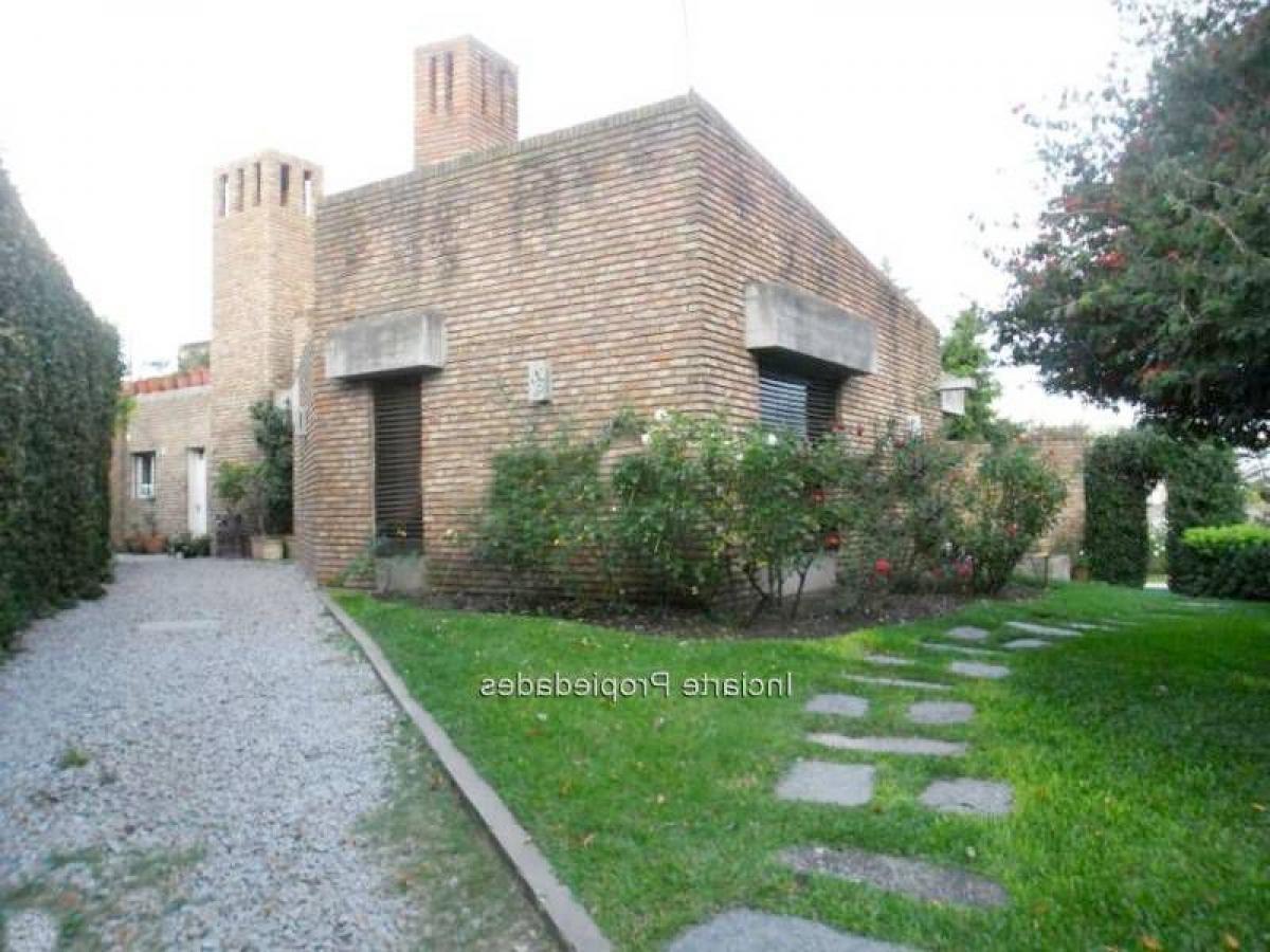 4 bedrooms House in Montevideo, Uruguay No. 12647