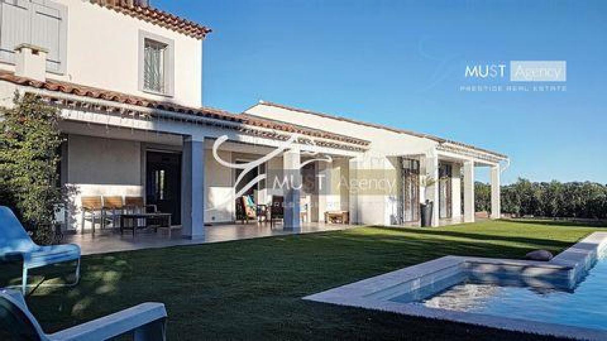 5 bedrooms House in Frejus, France No. 7255