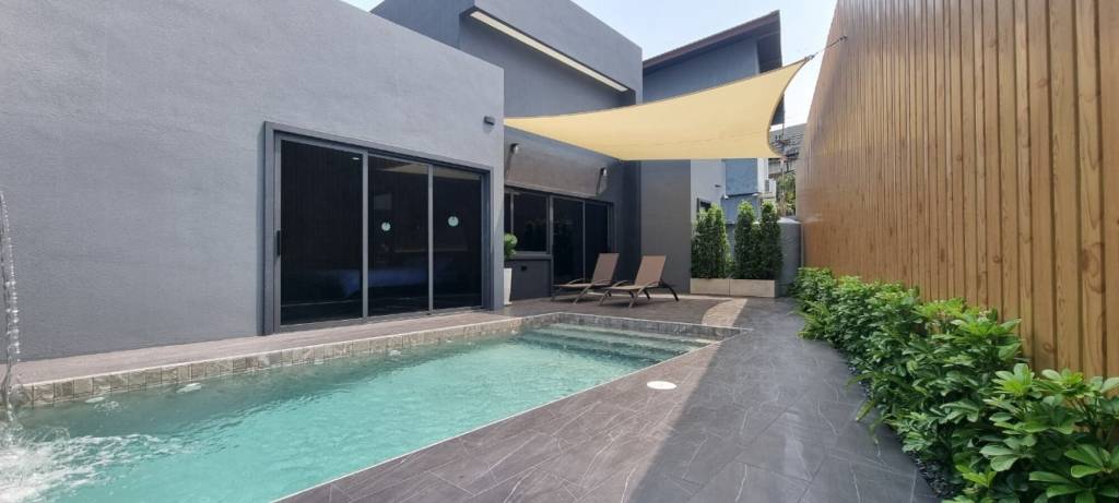 Villa de 3 dormitorios en Pattaya, Thailand No. 58514