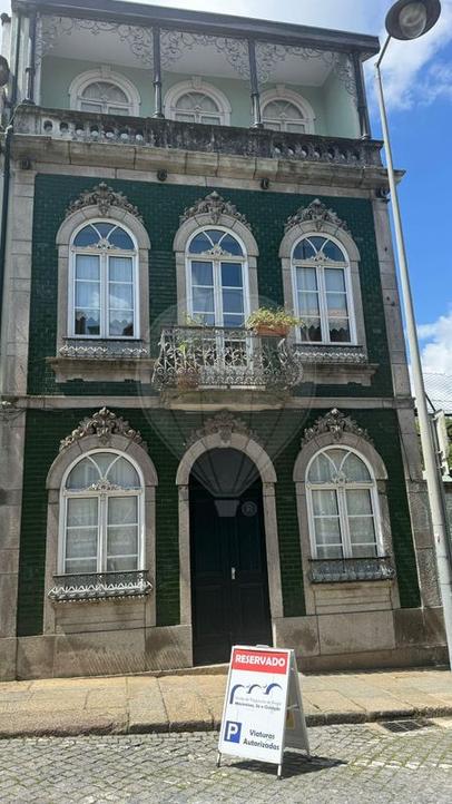 300m² Building in Braga, Portugal No. 251061