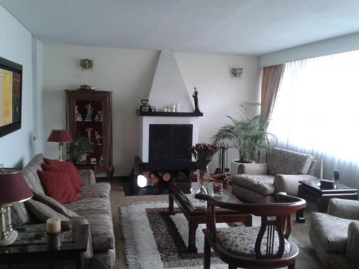 Casa de 4 dormitorios en Bogotá, Colombia No. 9658