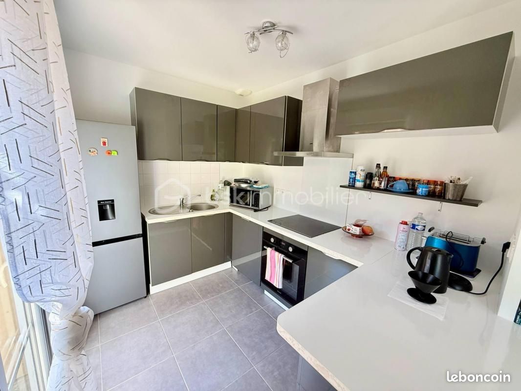 Casa de 3 dormitorios en Sainte-Genevieve, France No. 281159