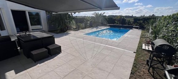 6 bedrooms House in Charente-Maritime, France No. 326472 2