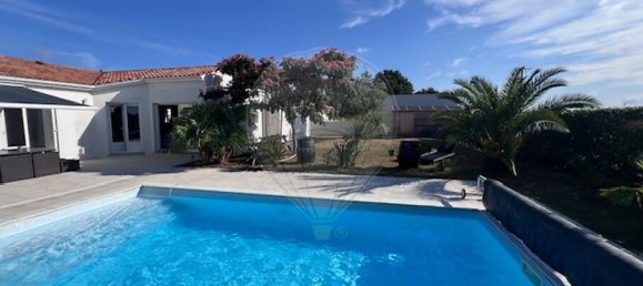 6 bedrooms House in Charente-Maritime, France No. 326472 3