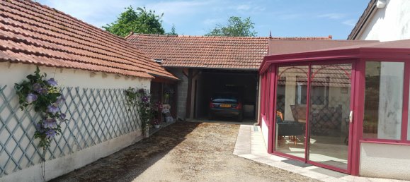 2 bedrooms House in Jussy-le-Chaudrier, France No. 42615 6