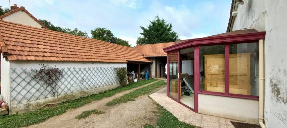 2 bedrooms House in Jussy-le-Chaudrier, France No. 42615 3