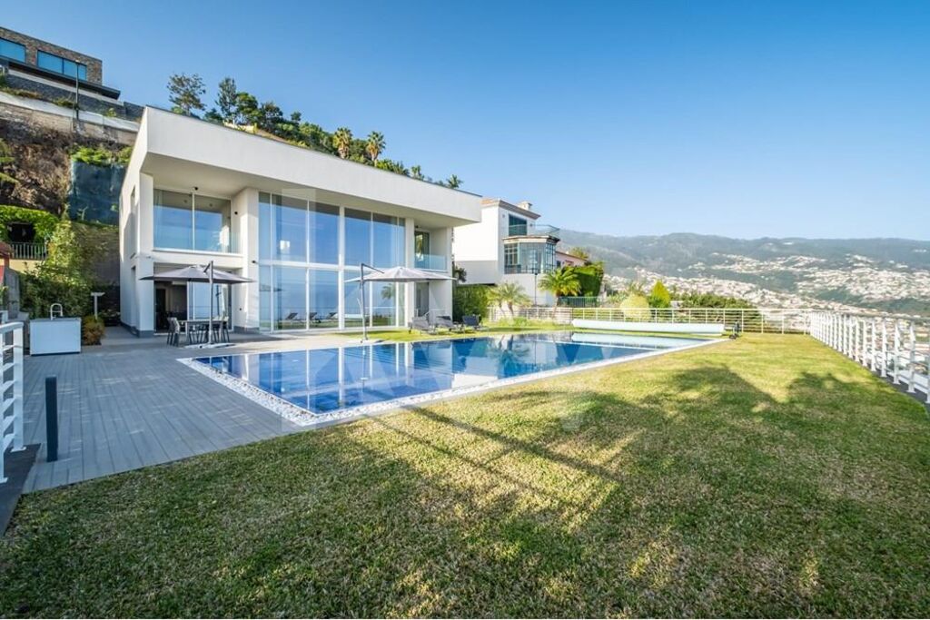 Casa de 4 dormitorios en Funchal, Portugal No. 142420