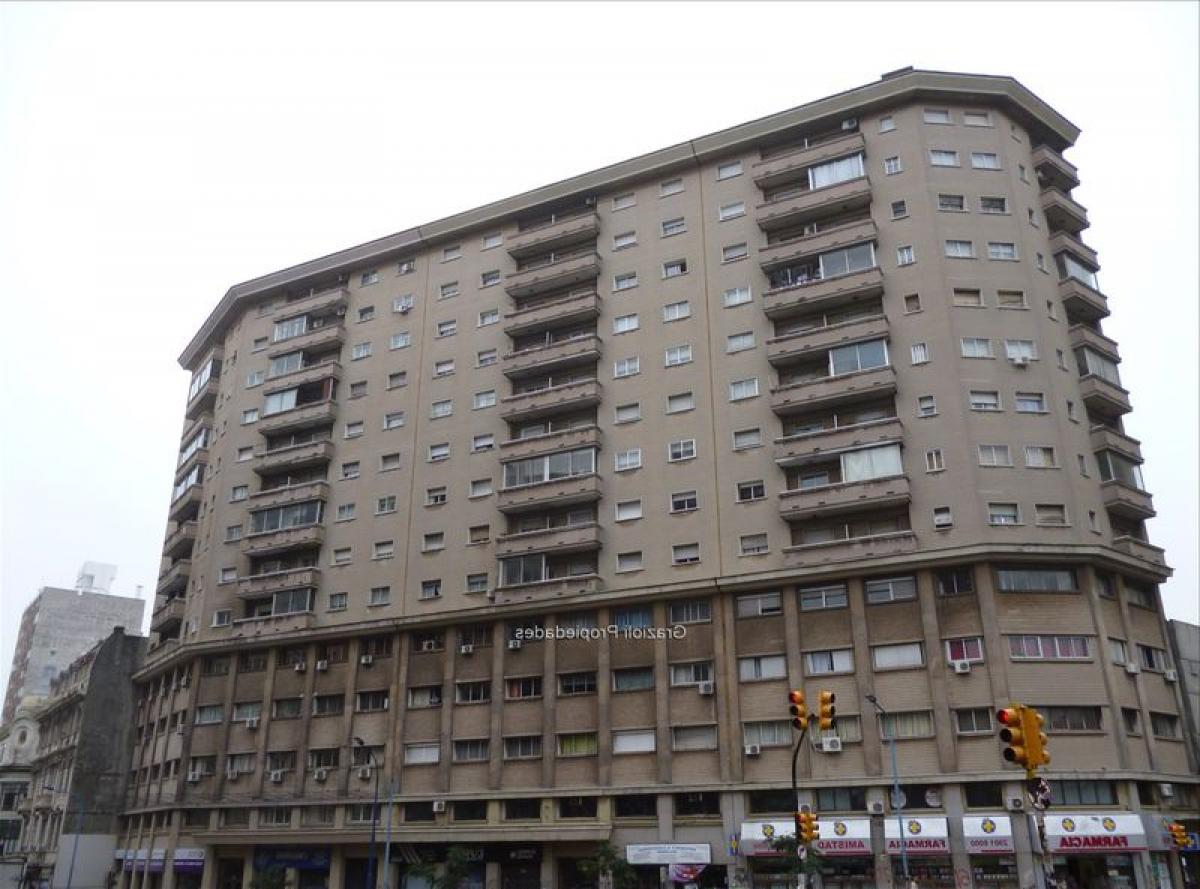 3 bedrooms Apartment in Montevideo, Uruguay No. 5607