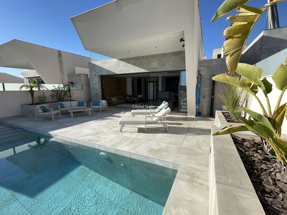 4 غرف نوم فيلا في Ciudad Quesada, Spain رقم 246491